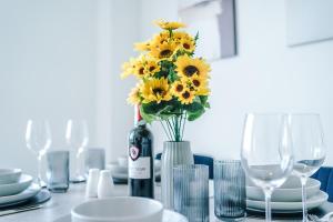 2BR Flat in Salford, Modern, City Centre, WiFi, Kitchen