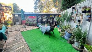 Artzys Guest bedroom 1km to Olivedale Clinic