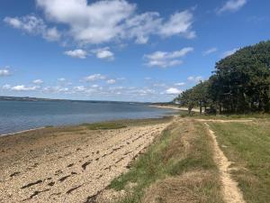 Seaside Studio Retreat w Hot Tub April - October