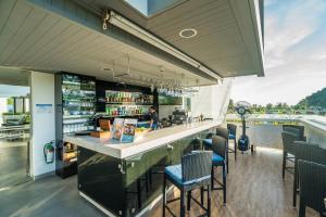 Private apartment at Twin Sands near Merlin beach