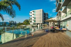 Private apartment at Twin Sands near Merlin beach