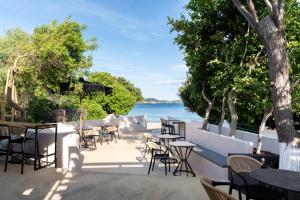 Physis Oikos Beachfront Apartments