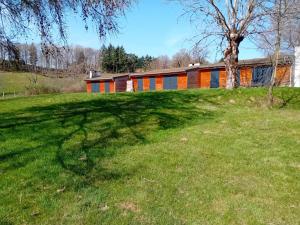 Maisons de vacances Joli Gite Rouge Au Bord Du Lac : photos des chambres
