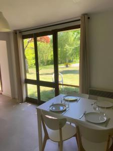 Joli Gîte Fushia Au Bord Du Lac