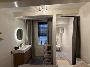 Chic Rembrandt Flat near Bars, Cafés, Museums