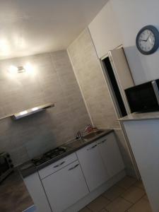 Appartements Studio tout equipe avec internet : photos des chambres