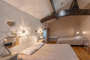Maisons de vacances Belle Maison En Pierre Avec Piscine : photos des chambres