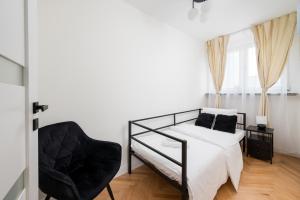 Złota Warsaw Skyline Apartment by BookingHost