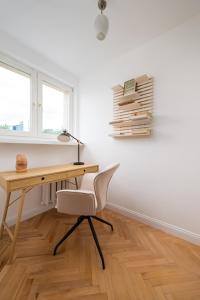 Złota Warsaw Skyline Apartment by BookingHost