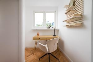 Złota Warsaw Skyline Apartment by BookingHost