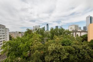 Złota Warsaw Skyline Apartment by BookingHost