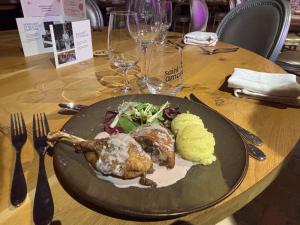 Hotels LOGIS-Hotel-Restaurant La Gentilhommiere : photos des chambres
