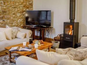 4 Bed in Hope Cove 90027