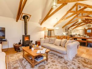 4 Bed in Hope Cove 90027