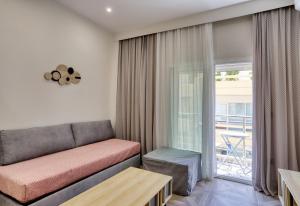 Luxurious apartment next to sea