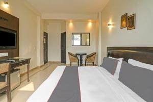 Hotel Lloyd Near Kalkaji Temple