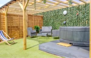 Pass the Keys The Soak House - Great Hot Tub