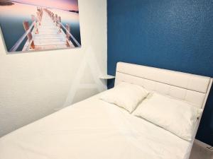 T2 avec loggia vue piscine, ascenseur et place de parking