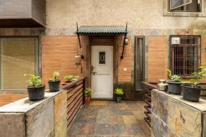 Lake View 2BHK close to mall road l Lake Daze
