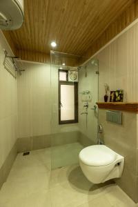 Lake View 2BHK close to mall road l Lake Daze