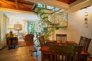 Lake View 2BHK close to mall road l Lake Daze