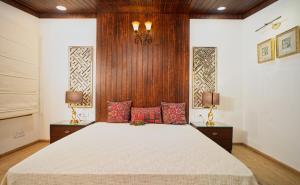 Lake View 2BHK close to mall road l Lake Daze