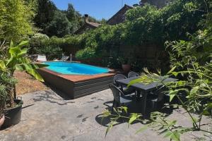 Maison de rue avec piscine