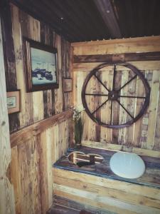 Tentes de luxe Lodge romantique esprit brocante et son jacuzzi privatif : photos des chambres