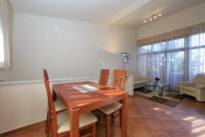 Brise Haus Valentino App 13