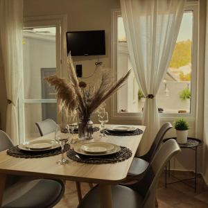 Anemelia Apartments-Port