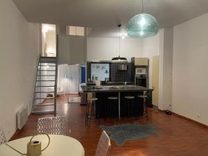 Loft 150 m2 Parking Hyper centre