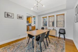 Steps to the Lakefront! This Uptown Beauty is Everything You Need for a Perfect Chicago Getaway condo