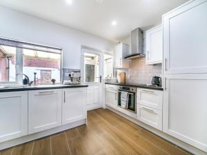 Pass the Keys Bright & Airy 2 BR Home Lots