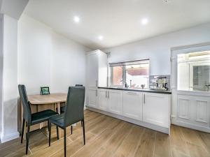 Pass the Keys Bright & Airy 2 BR Home Lots