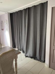 Maisons de vacances Pavillon 3 chambres dans residence avec piscine : photos des chambres