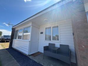 Beachcomber, Sunbeach, Scratby - Two bed chalet, sleeps 4, FREE Wi-Fi, FREE club passes, FREE swimming and pet friendly