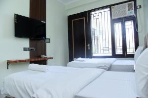 Radiant Blu Hotels Sec-70