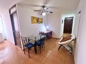 Cómoda Habitación Céntrica en Hogar Familiar - Cerca de Todo