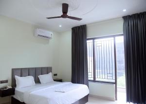 Radiant Blu Hotels Sec-70