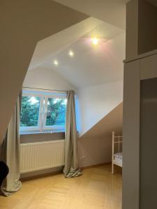 The Lovely Garden House - 4 Bedroom - Free Parking