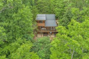 Blue Ridge Cabin in the Woods With Hot Tub - 4hvězdičkové hotely ve městě Blue Ridge