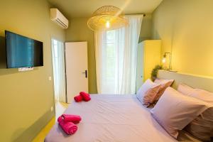 Central- walk to Massena & Beach