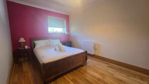 Great 2 bed, 2 bath apartment, River & city views