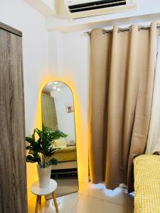 Shore Residences MOA - Via & Sabby Staycation