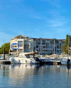 Appartements Appartement au Bord de l-eau vue Bassin d-Arcachon et Port : photos des chambres