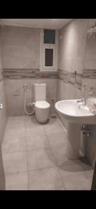 كورنيش النيل امام ممشى مصر مباشرا وبجانب فندق الفورمنت