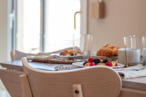 Cozy 1BR Beachside Apartment by LovelyStay