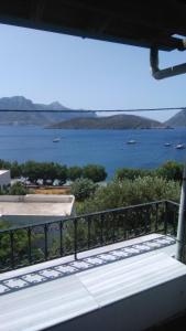 Waves and Walls -A kalymnian stay