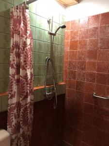 namiot dwu osobowy w namiocie tylko materac i dwie poduszki--tent for 2 people, only a mattress in the tent