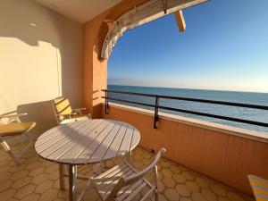 One-Bedroom Apartment with Sea View